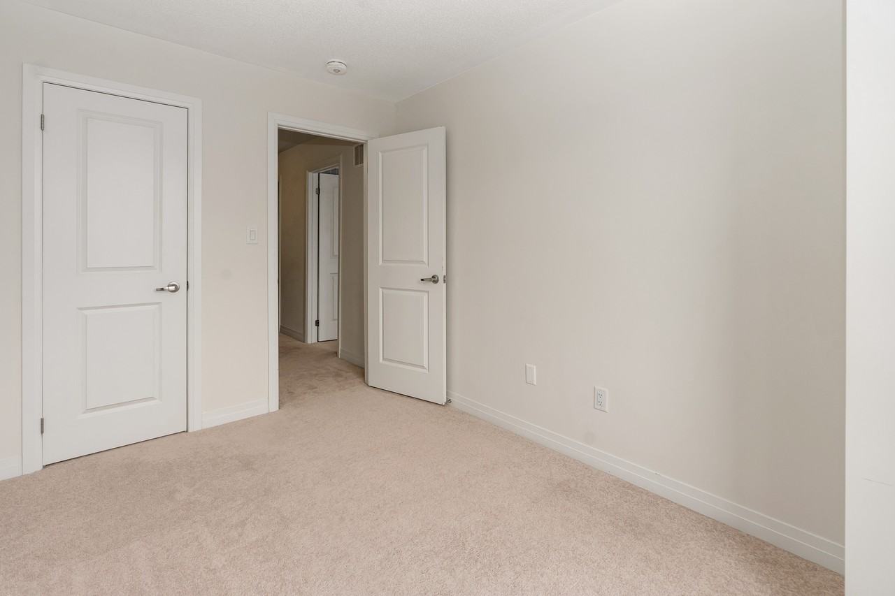 112 Turnberry Ln, Barrie, ON L9J 0M3, Canada - Photo 3 of 26