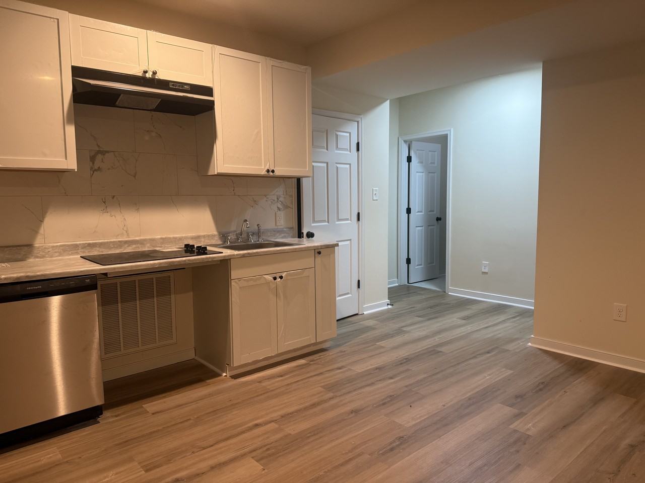 628 Abbey Village Cir #BS - Photo 3 of 5