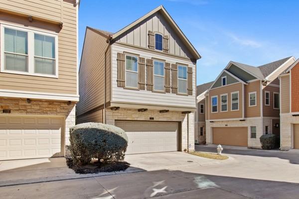 221 E Courtland Pl - Photo 5 of 40