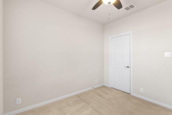 221 E Courtland Pl - Photo 6 of 40