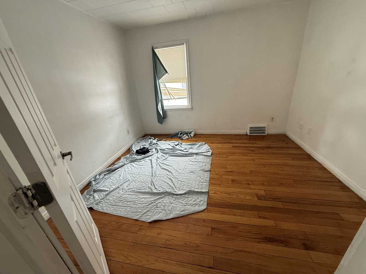 15900 Coram St - Photo 5 of 6