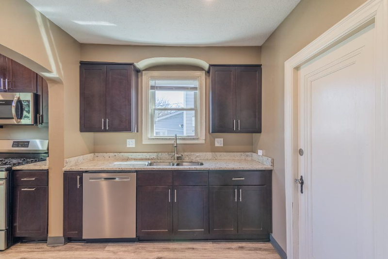 732 E Mithoff St - Photo 5 of 19