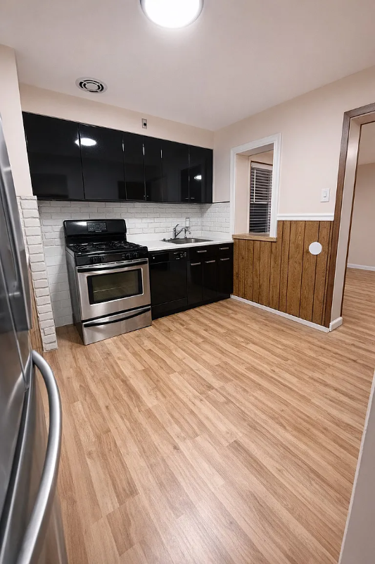 1295 Chambers Rd - Photo 4 of 17