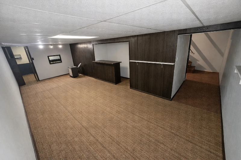 1295 Chambers Rd - Photo 7 of 17