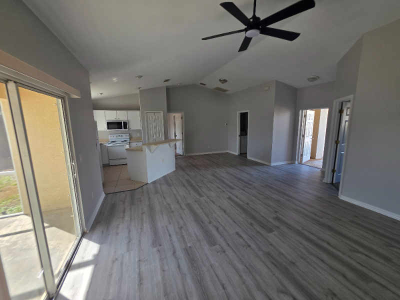 1618 Sw 19th St - Photo 5 of 15