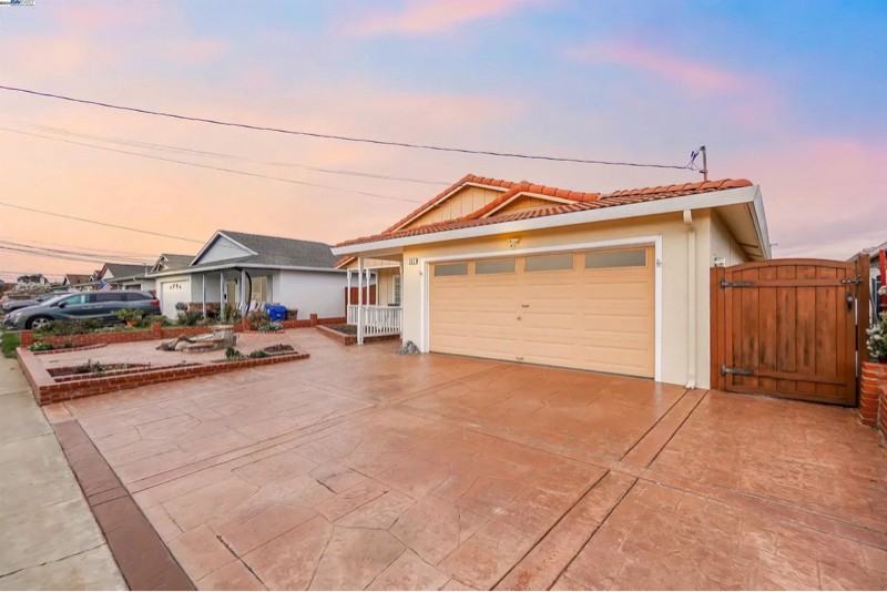 363 Oleander Ave - Photo 2 of 20