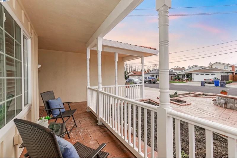 363 Oleander Ave - Photo 3 of 20