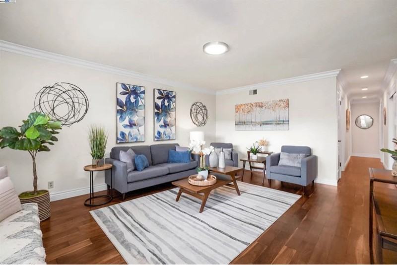 363 Oleander Ave - Photo 4 of 20