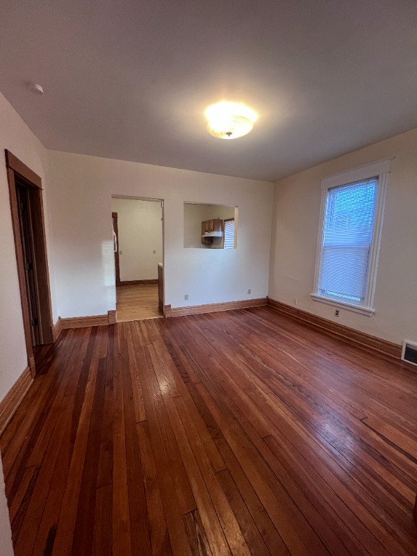 153 Dunning St #1 - Photo 5 of 8