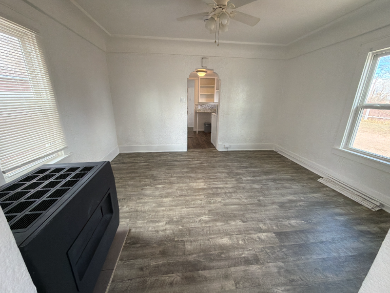 221 10th St #A - Photo 5 of 20