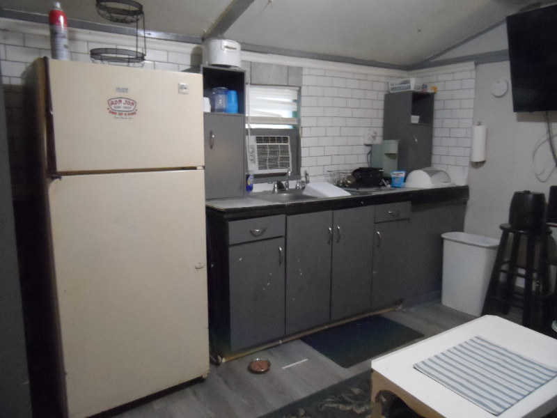 8716 Hurst Ave - Photo 6 of 11