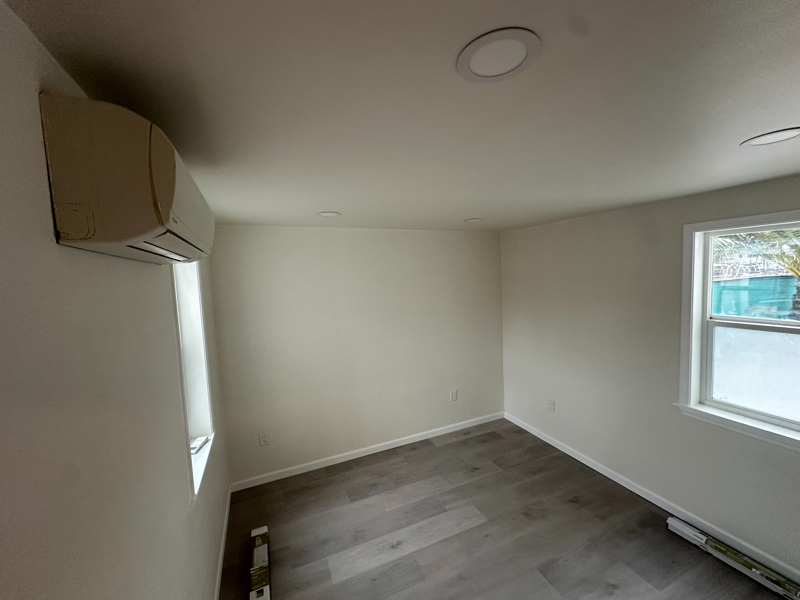 877 29th St - Photo 6 of 20