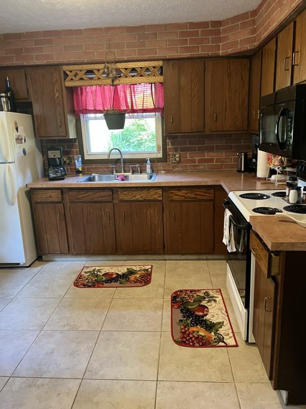 826 Reno Dr - Photo 4 of 10