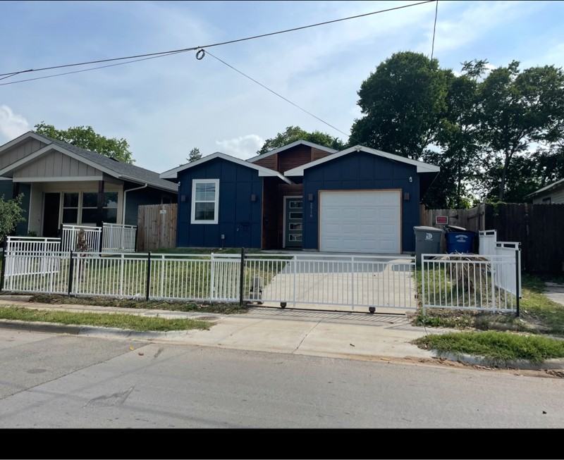 2719 Foreman St - Photo 2 of 10