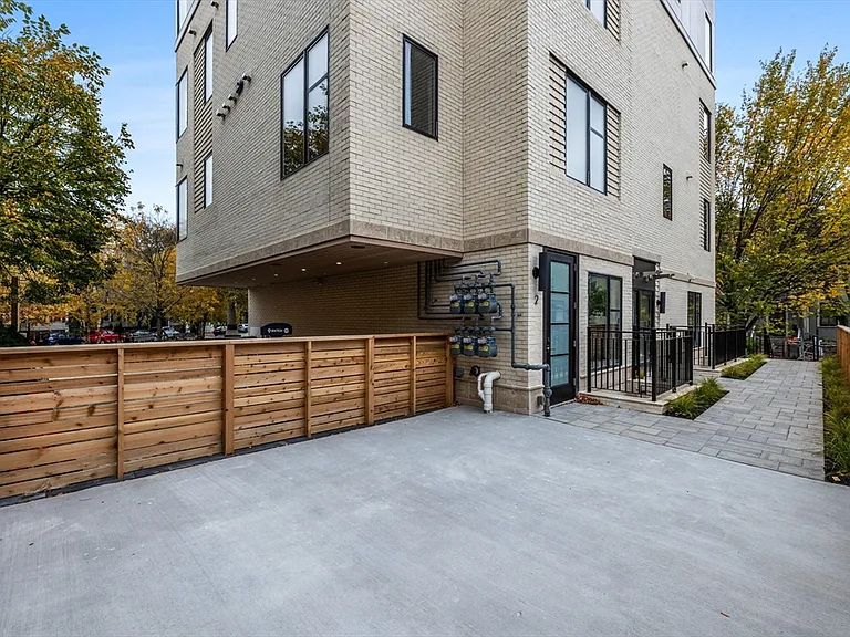 300 Franklin St #2 - Photo 2 of 16