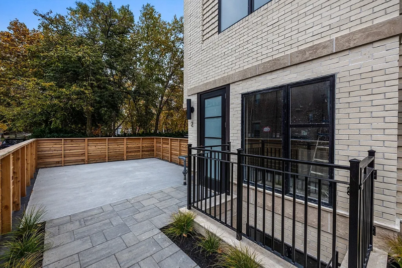 300 Franklin St #2 - Photo 3 of 16