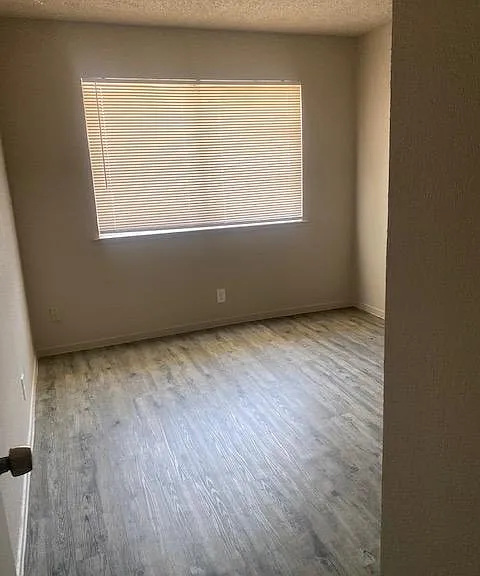 2749 W Fairmont Ave #204 - Photo 6 of 11