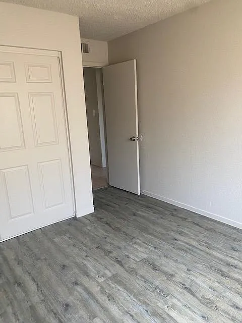 2749 W Fairmont Ave #204 - Photo 7 of 11