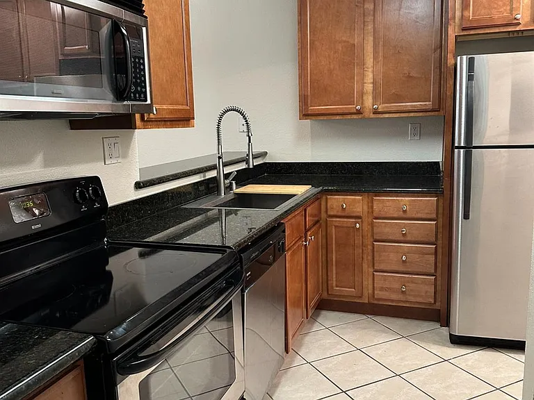 7178 N Fruit Ave #117 - Photo 2 of 10