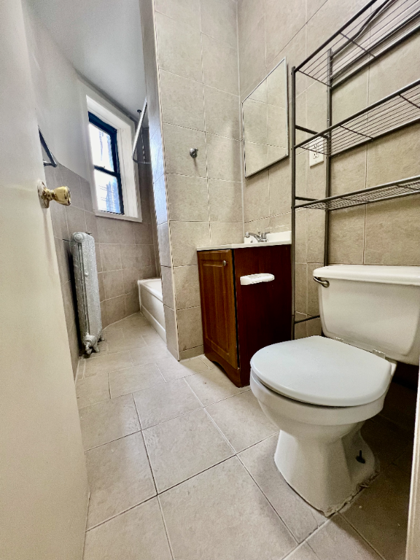 358 Bergen Ave - Photo 2 of 6