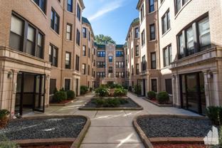 4034 N Ashland Ave - Photo 1 of 1