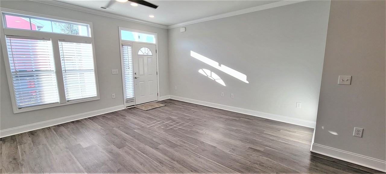 812 Moen Pl - Photo 2 of 10