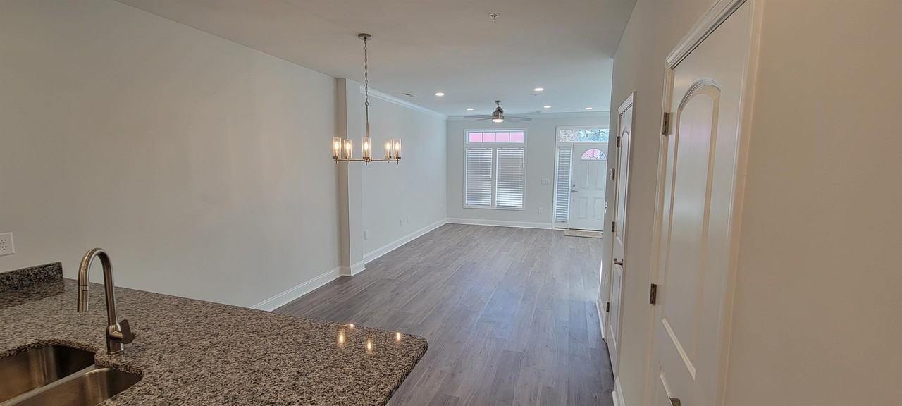 812 Moen Pl - Photo 5 of 10