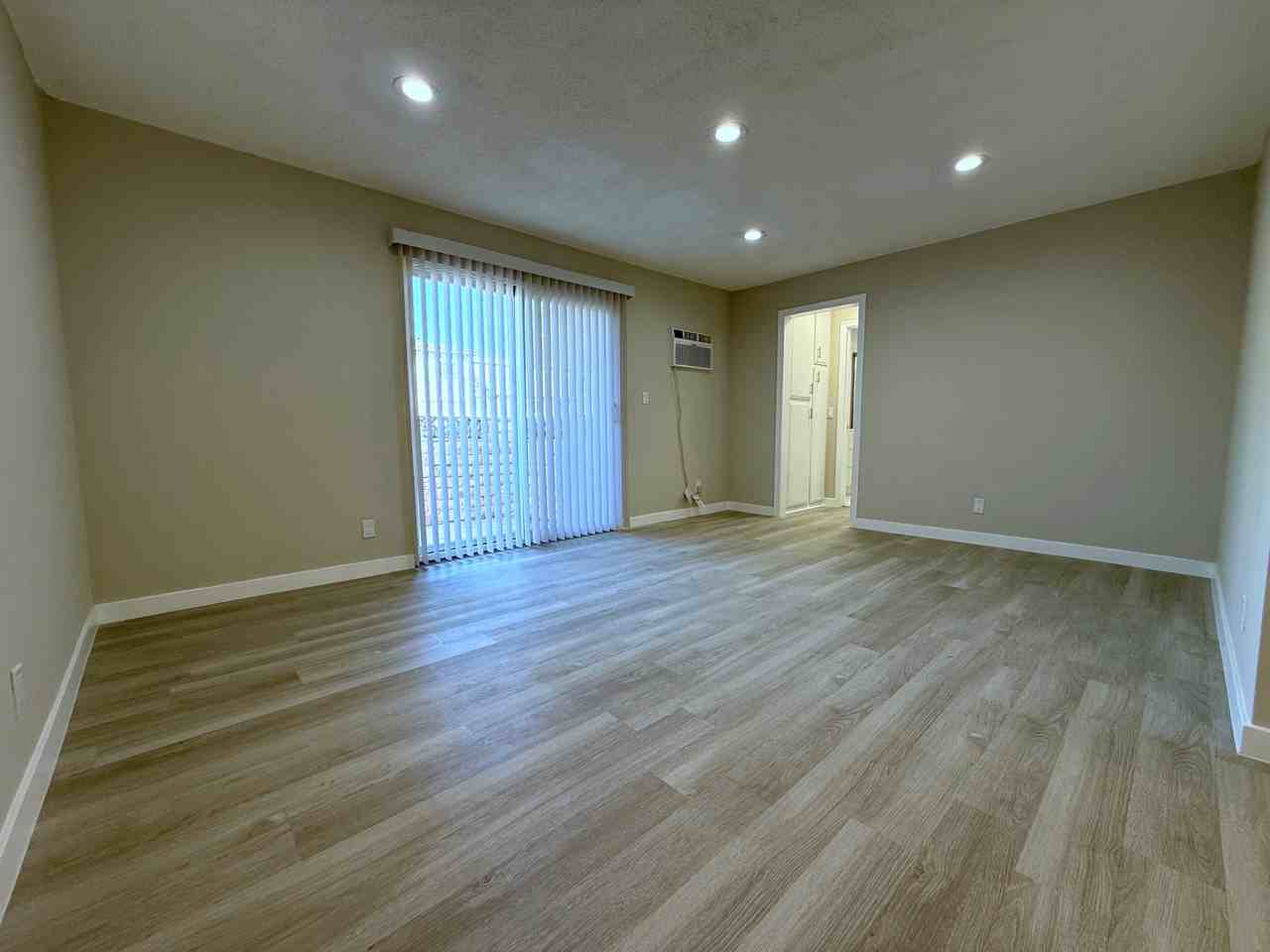 713 Edgewood St - Photo 2 of 13