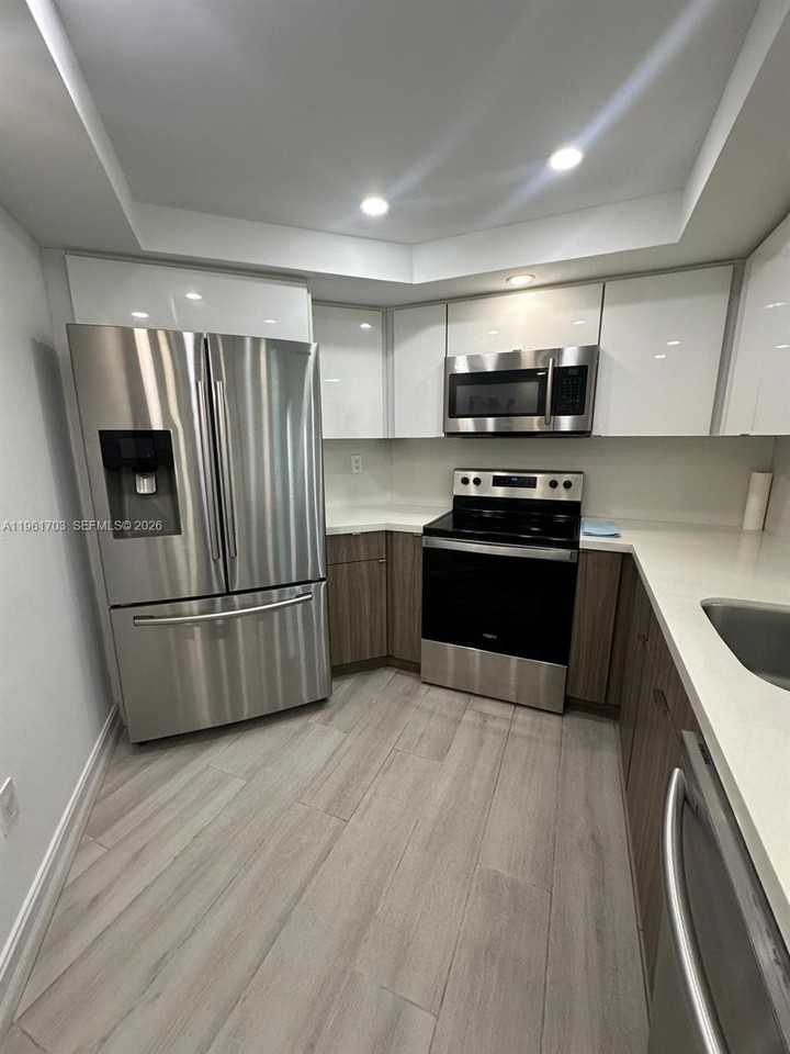 Blvd Fontainebleau Boulevard - Photo 7 of 8