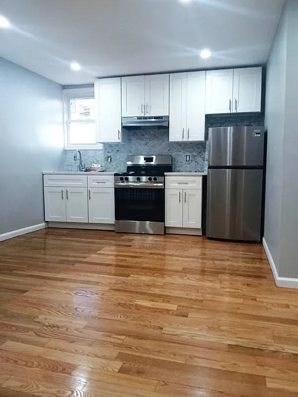 Jackson Ave #2R - Photo 2 of 8