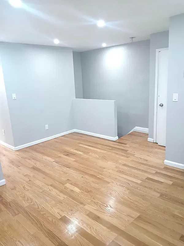 Jackson Ave #2R - Photo 3 of 8