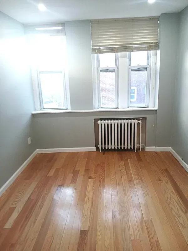 Jackson Ave #2R - Photo 6 of 8