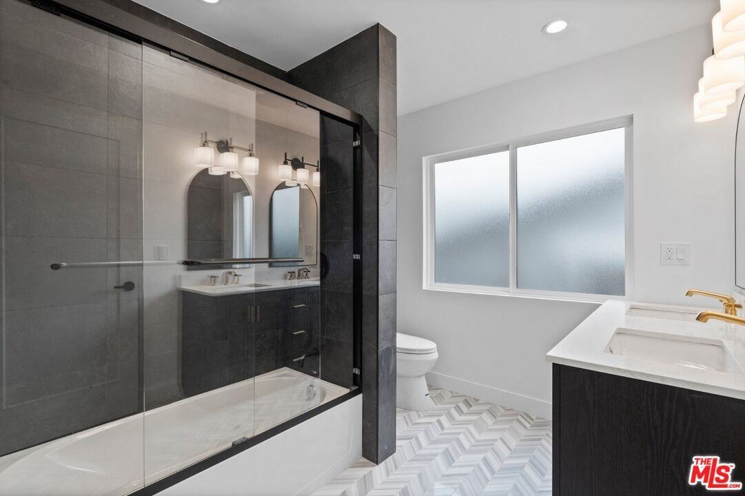 3549 Elm Dr - Photo 3 of 8