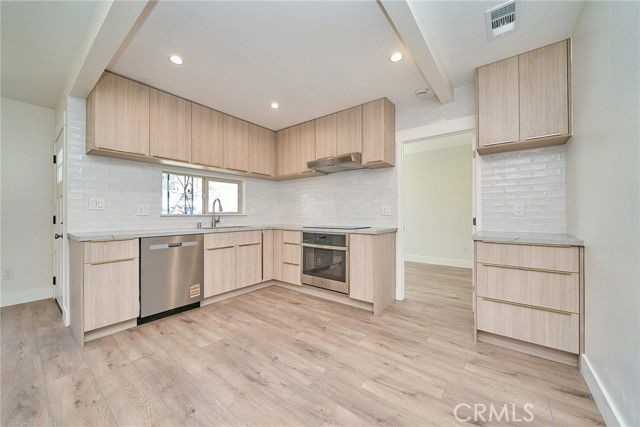 2938 Mary St - Photo 3 of 8