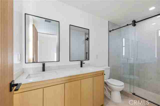 13602 Burbank Blvd - Photo 2 of 8