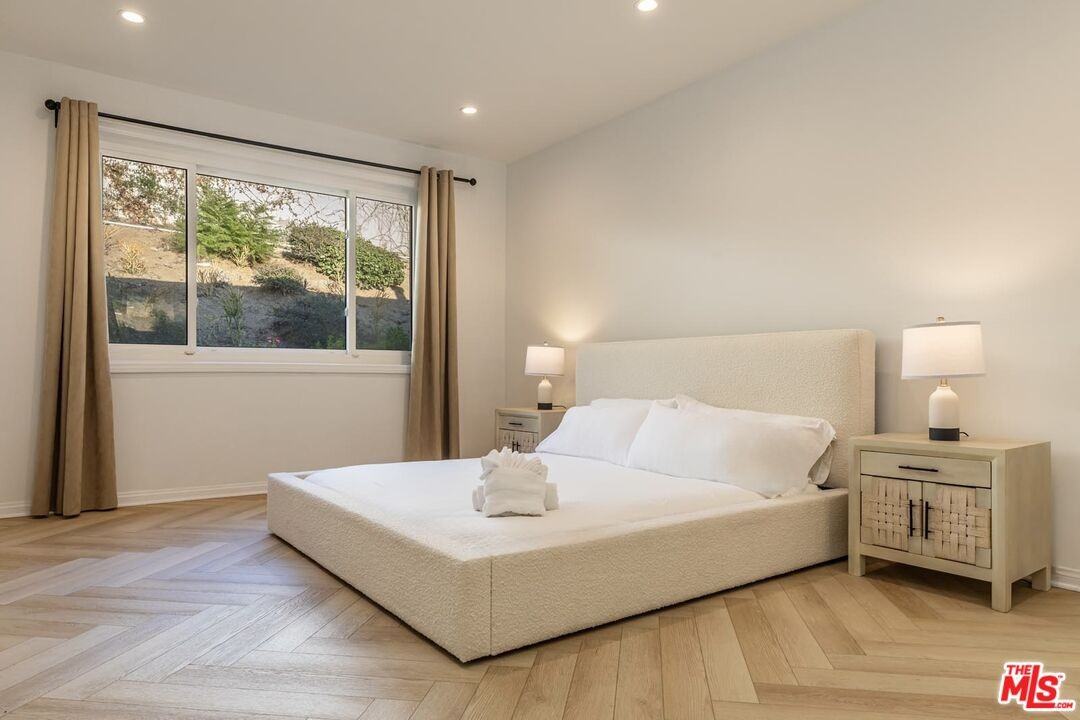 560 Chalette Dr - Photo 2 of 8