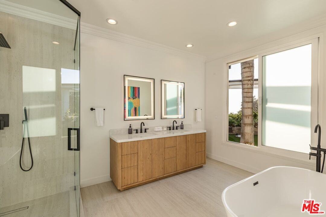 560 Chalette Dr - Photo 3 of 8