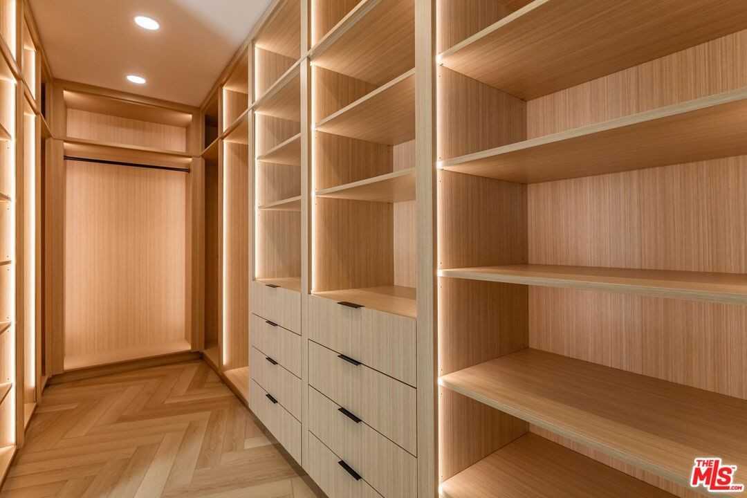 560 Chalette Dr - Photo 4 of 8