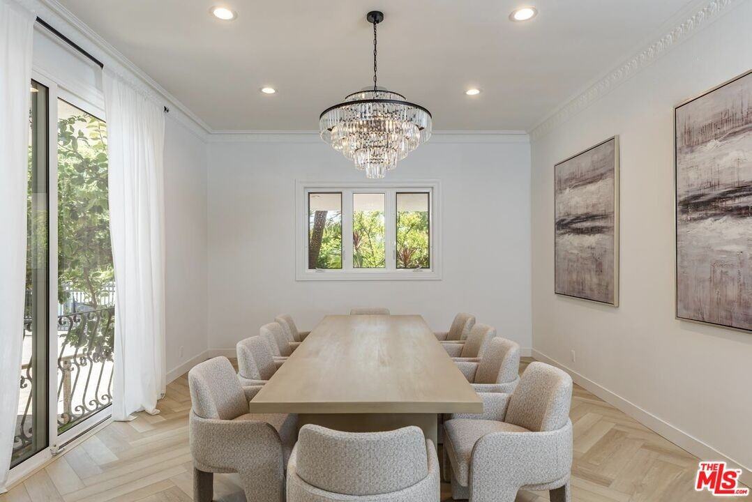 560 Chalette Dr - Photo 6 of 8