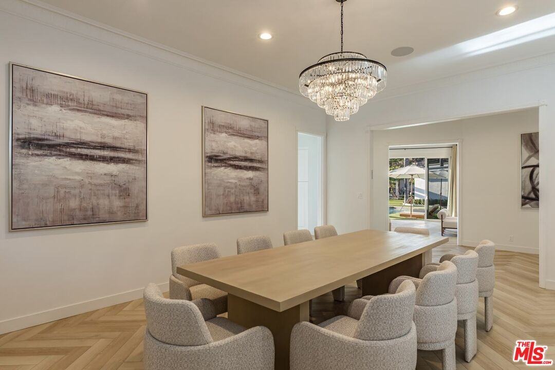 560 Chalette Dr - Photo 7 of 8