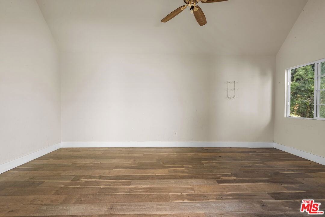 2615 Canyon Dr - Photo 2 of 8