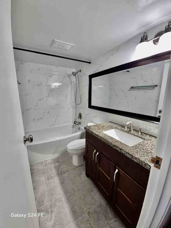 116 3 Avenue Southeast #1001 - Photo 3 of 7