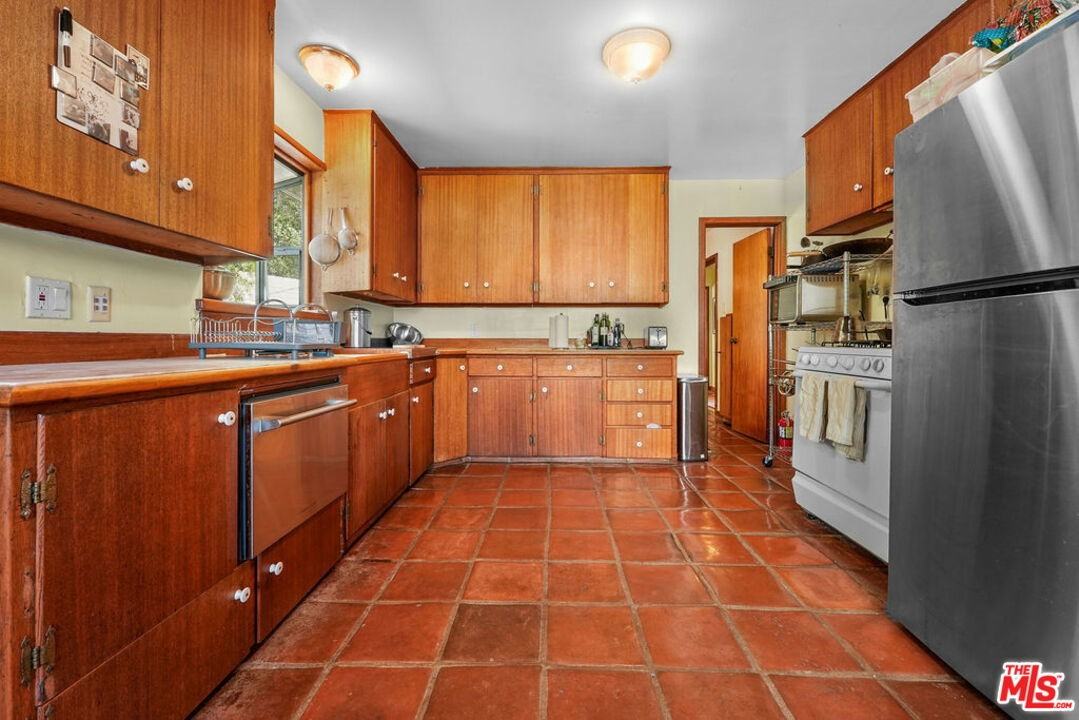 12310 Yerba Buena Rd - Photo 7 of 8