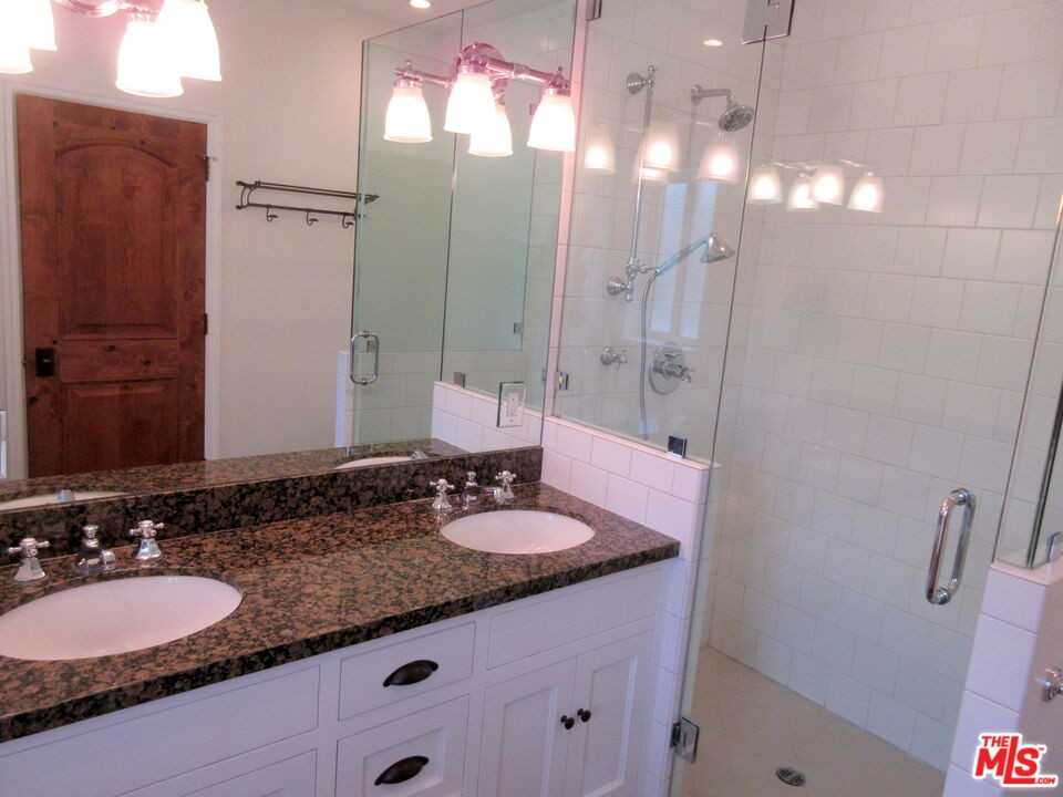 7012 Birdview Ave - Photo 3 of 8