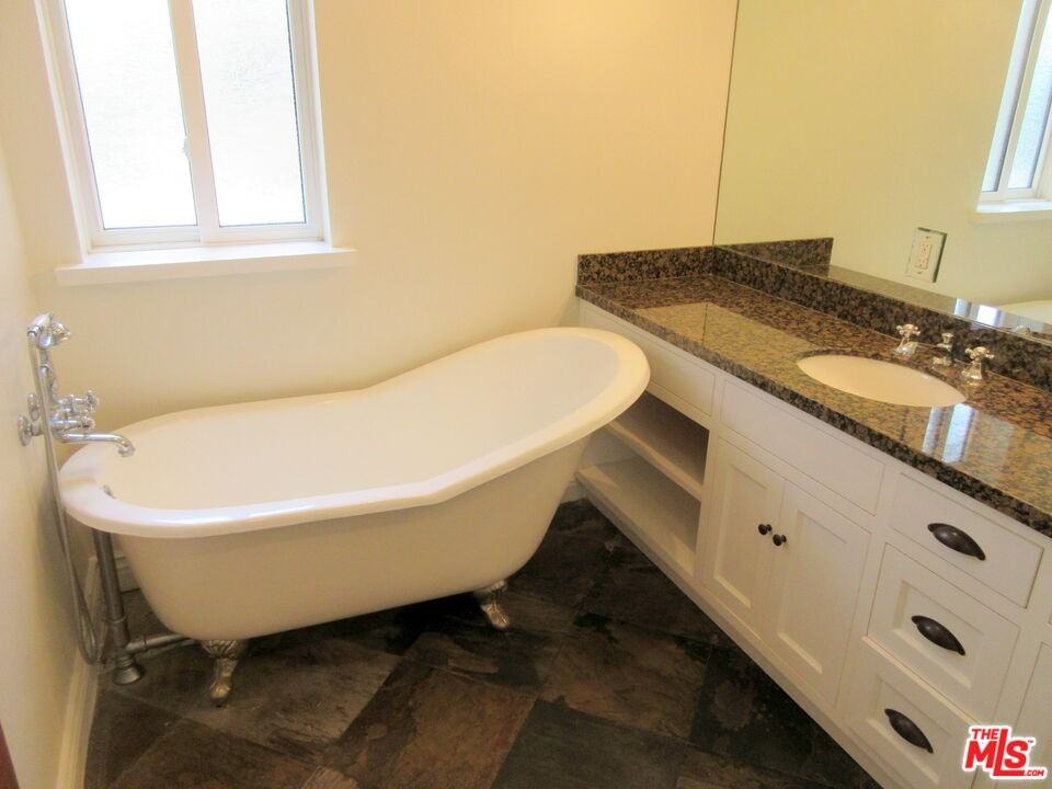 7012 Birdview Ave - Photo 4 of 8