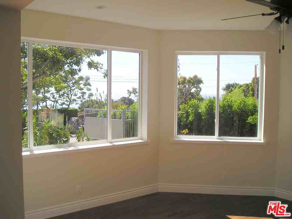 7012 Birdview Ave - Photo 6 of 8