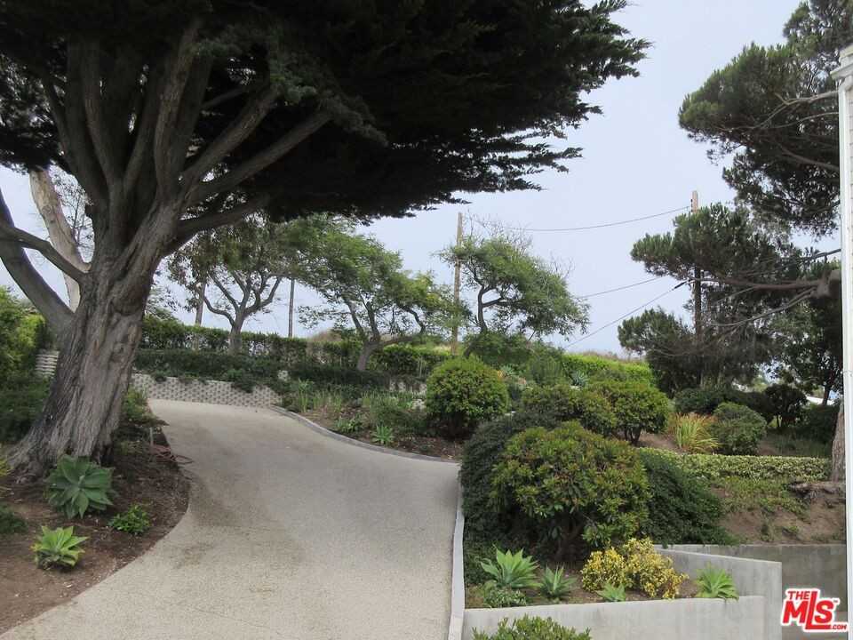 7012 Birdview Ave - Photo 7 of 8