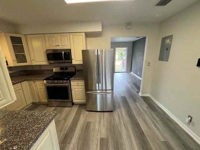 2446 Grant St - Photo 3 of 8