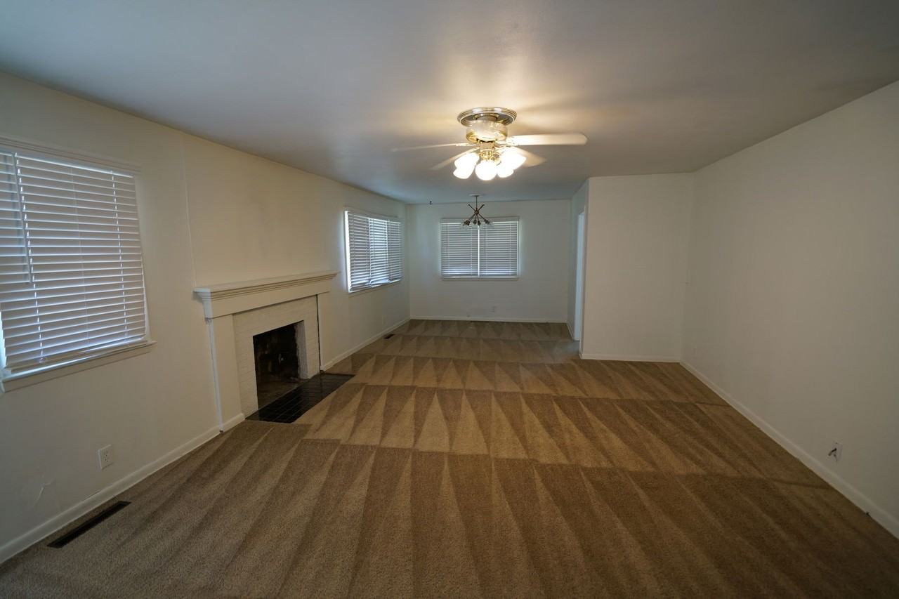 2020 Stratford Rd - Photo 3 of 8