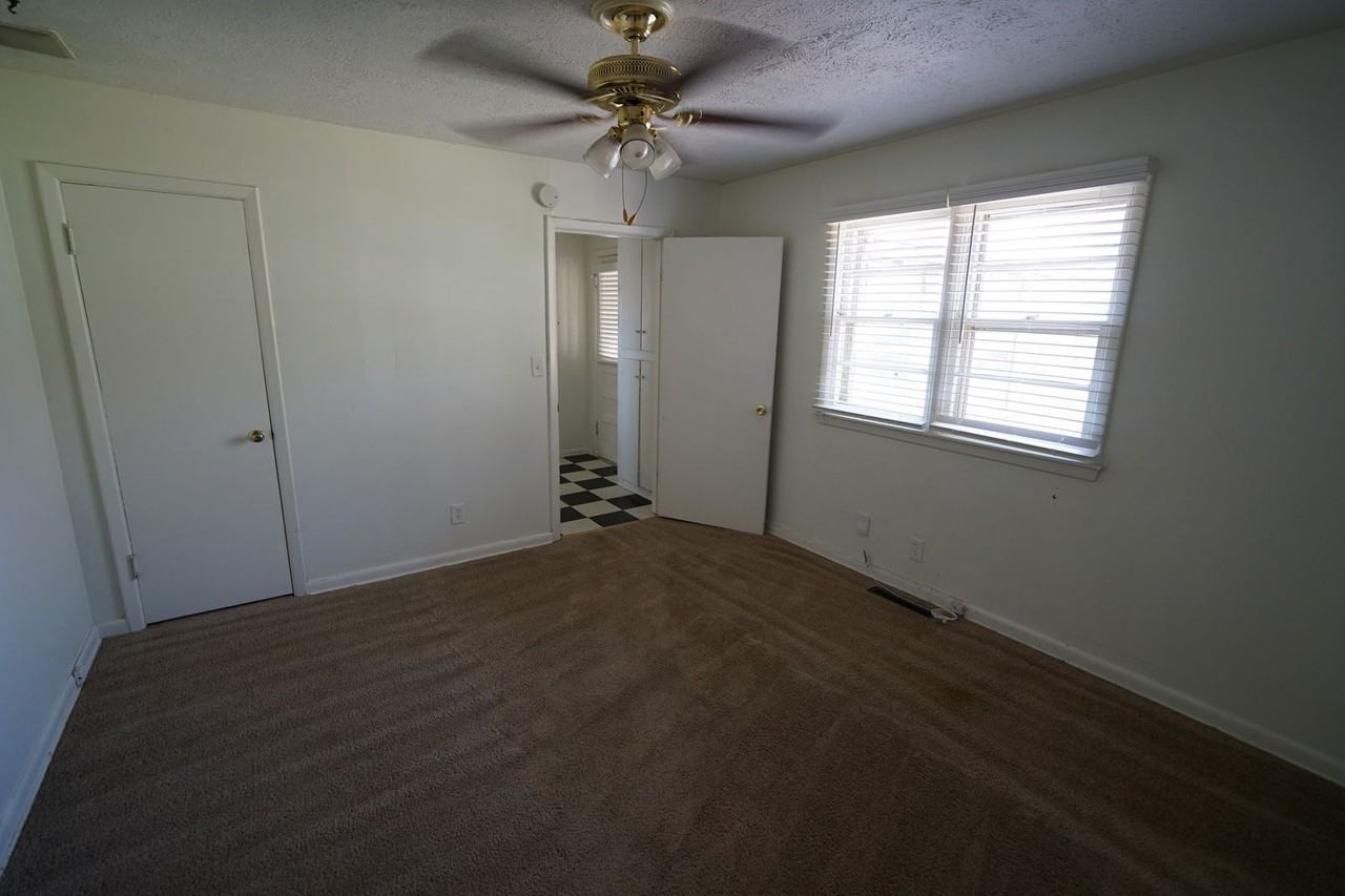 2020 Stratford Rd - Photo 7 of 8